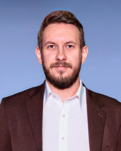 Максим Емельянов