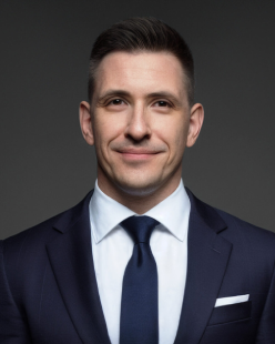 Денис Леонов